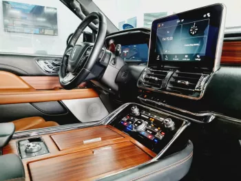 AED 3360/ MONTH - LINCOLN NAVIGATOR - 2018 - GCC -FULL OPTION - IMMACULATE CONDITION
