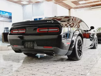 AED 3820/MONTH-DODGE CHALLENGER HELLCAT - 2018-GCC-FULLY LOADED-UNDER WARRANTY-IMMACULATE CONDITION