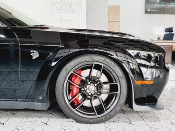 AED 3820/MONTH-DODGE CHALLENGER HELLCAT - 2018-GCC-FULLY LOADED-UNDER WARRANTY-IMMACULATE CONDITION