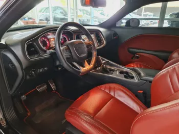 AED 3820/MONTH-DODGE CHALLENGER HELLCAT - 2018-GCC-FULLY LOADED-UNDER WARRANTY-IMMACULATE CONDITION