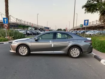 Toyota Camry GLE 2023 V4 2.5