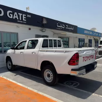 TOYOTA HILUX 2.4L DLX-E M/T DSL