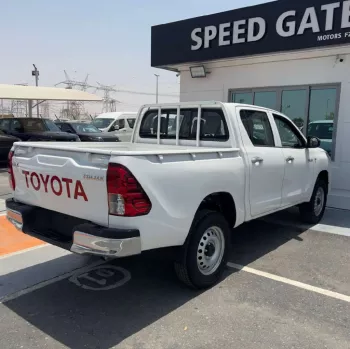 TOYOTA HILUX 2.4L DLX-E M/T DSL