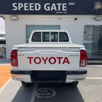TOYOTA HILUX 2.4L DLX-E M/T DSL