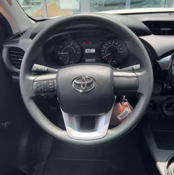 TOYOTA HILUX 2.4L DLX-E M/T DSL