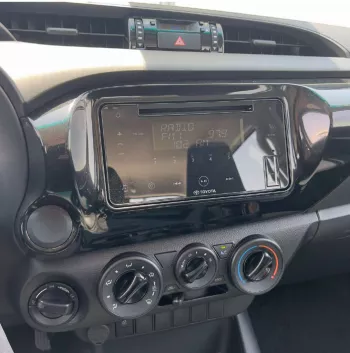 TOYOTA HILUX 2.4L DLX-E M/T DSL