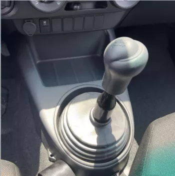 TOYOTA HILUX 2.4L DLX-E M/T DSL