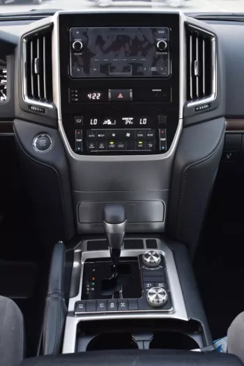 Toyota Land Cruiser VX 2021