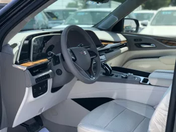 Cadillac Escalade black inside beige 2022 Platinum sports