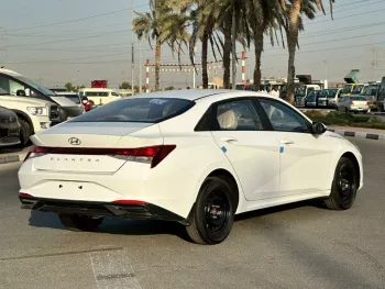 Huyndai Elantra 1.6L basic Option 2022