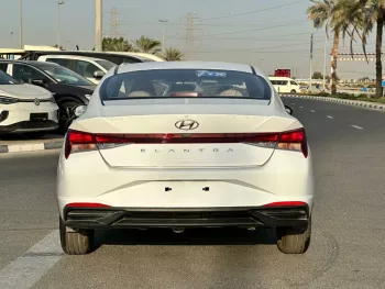 Huyndai Elantra 1.6L basic Option 2022