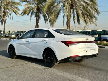 Huyndai Elantra 1.6L basic Option 2022