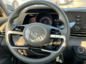 Huyndai Elantra 1.6L basic Option 2022