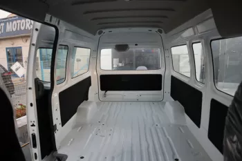 NISSAN / NV350 / URVAN / 13 SEATERS / CARGO VAN / GCC / 2018 /