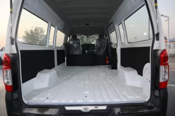 NISSAN / NV350 / URVAN / 13 SEATERS / CARGO VAN / GCC / 2018 /