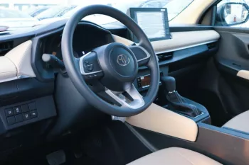 TOYOTA YARIS BASIC 2022 (1.5L)
