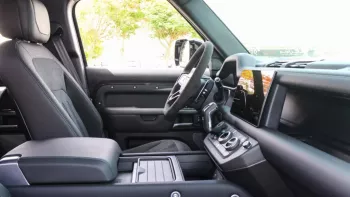 Defender V8 Ltd Edition Black Matt Inside Black 2023