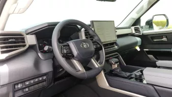 Tundra 2WD Limited White Inside Grey 2022