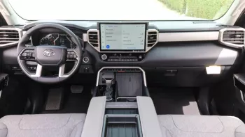 Tundra 2WD Limited White Inside Grey 2022
