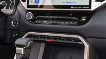 Tundra 2WD Limited White Inside Grey 2022