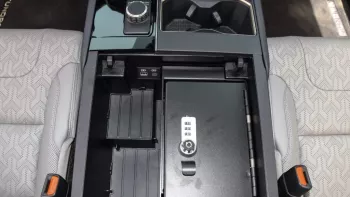 Tundra 2WD Limited White Inside Grey 2022