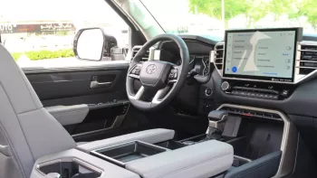 Tundra 2WD Limited White Inside Grey 2022