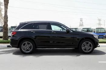 Mercedes GLC 300 Black Inside Red 2022