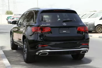 Mercedes GLC 300 Black Inside Red 2022