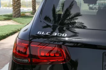 Mercedes GLC 300 Black Inside Red 2022