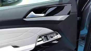 volkswagen Id 6 X Pro Outside Gray Inside White 2022 .
