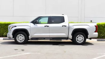 New Tundra 2WD SR5 Crew Max Outside Silver Inside Black 2022.