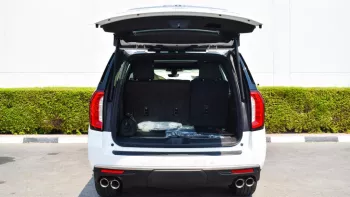 GMC YUKON DENAIL GCC OUTSIDE WHITE AND INSIDE BROWN MODEL 2022.
