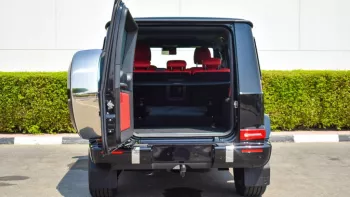 Mercedes Benz G500 OUTSIDE Black INSIDE Red MODEL 2022.