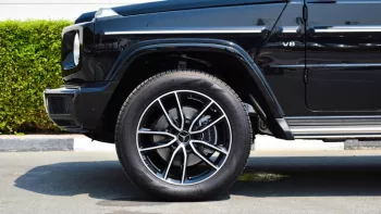 Mercedes Benz G500 OUTSIDE Black INSIDE Red MODEL 2022.