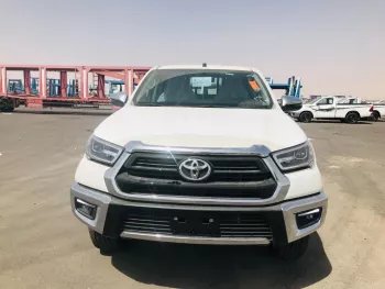 Hilux 2022 GCC spec full options petro automatic