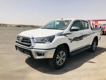 Hilux 2022 GCC spec full options petro automatic