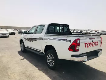 Hilux 2022 GCC spec full options petro automatic