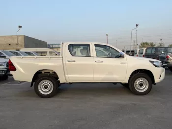 TOYOTA HILUX 2.4L DC 4X4 AT BASIC MY2022