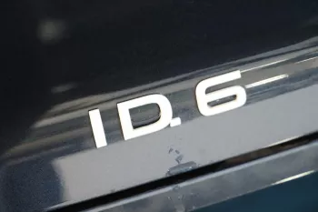 VOLKSWAGEN ID6 CROZZ PRO WITH HUD 360 CAMERA *EXPORT PRICE*