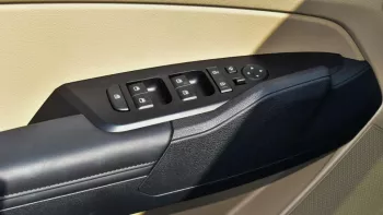 KIA SPORTAGE ( LEATHER SEATS ) 2023 EXPORT ONLY