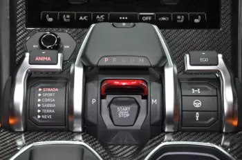 Lamborghini Urus PEARL CAPSULE EDITION - 2022 petrol automatic