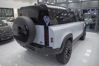 Land Rover Defender 110 HSE P400e 2022