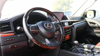 Lexus LX570 2021
