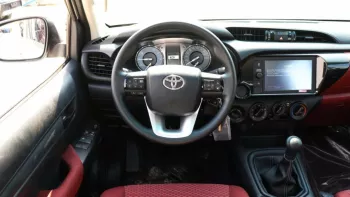Toyota Hilux 2021 Petrol 2.7