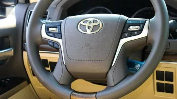 Toyota Land Cruiser VX 2021