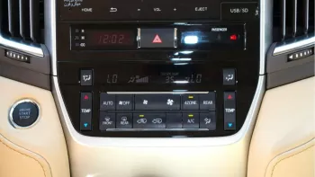Toyota Land Cruiser VX 2021