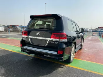 Toyota Land cruiser VXR 5.7 L 2021
