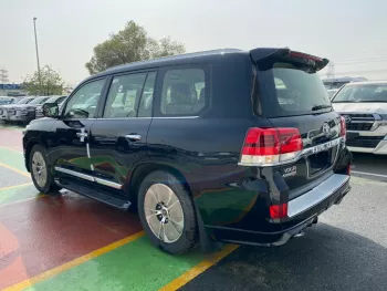 Toyota Land cruiser VXR 5.7 L 2021
