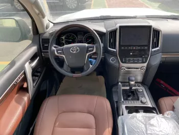 Toyota Land cruiser VXR 5.7 L 2021