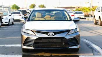 Toyota Camry LE 2.5L basic option 2022